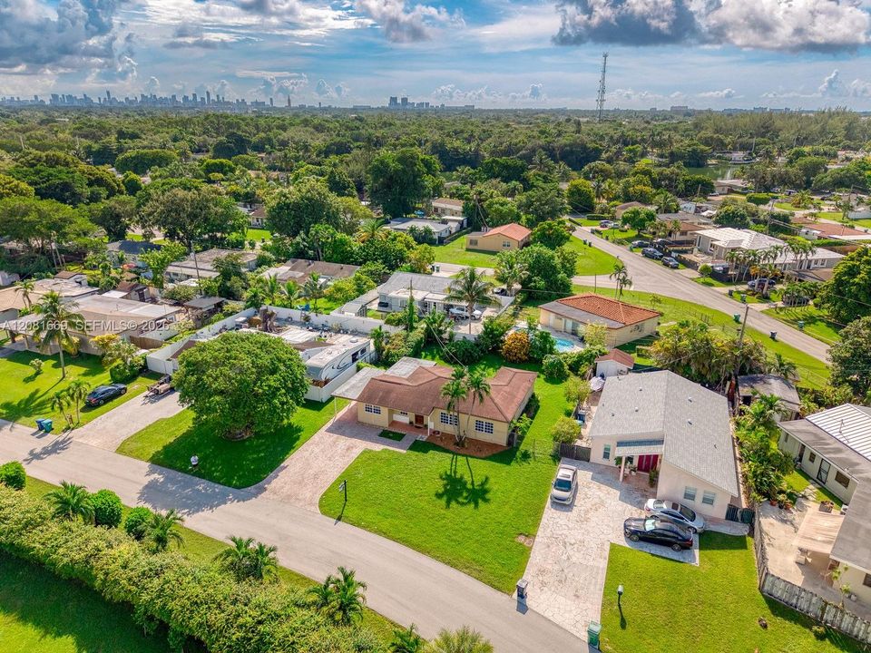 En Venta: $750,000 (4 camas, 2 baños, 1663 Pies cuadrados)