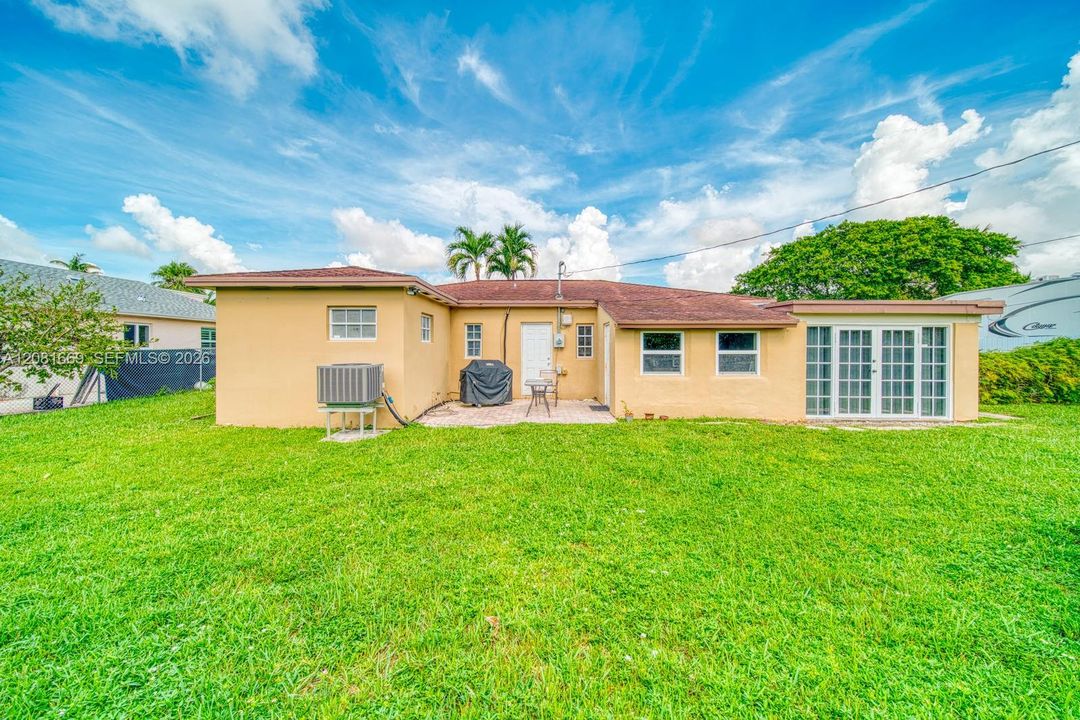 En Venta: $750,000 (4 camas, 2 baños, 1663 Pies cuadrados)