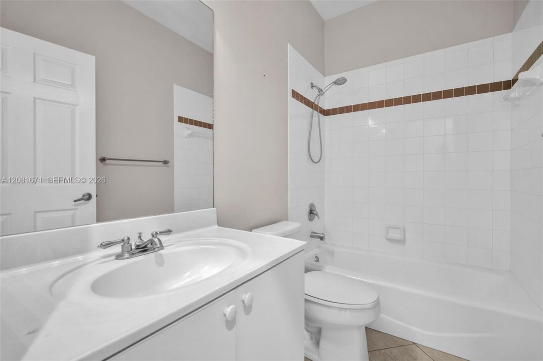 En Venta: $920,000 (4 camas, 3 baños, 2444 Pies cuadrados)