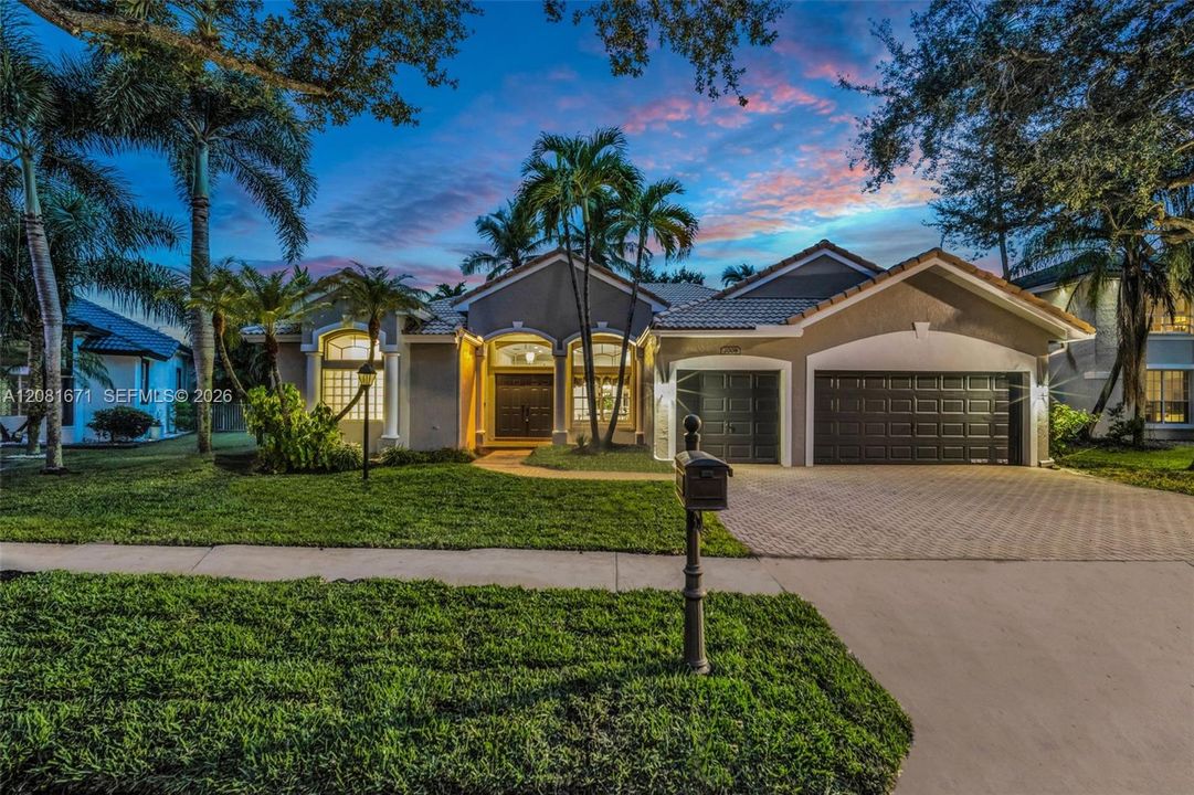 En Venta: $920,000 (4 camas, 3 baños, 2444 Pies cuadrados)