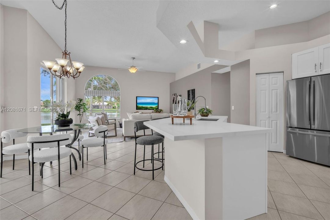 En Venta: $920,000 (4 camas, 3 baños, 2444 Pies cuadrados)