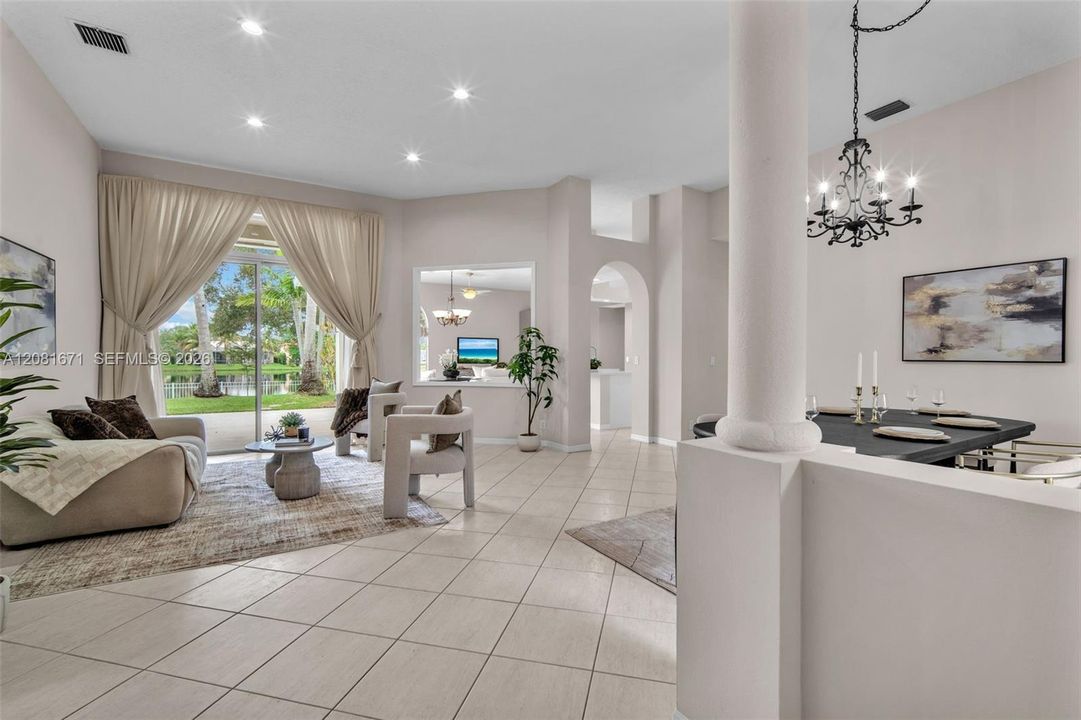 En Venta: $920,000 (4 camas, 3 baños, 2444 Pies cuadrados)