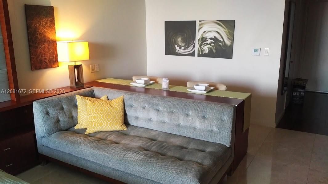 В аренду: $2,500 (0 спален, 1 ванн, 484 Квадратных фут)