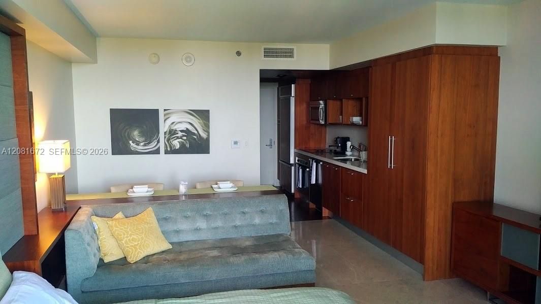 В аренду: $2,500 (0 спален, 1 ванн, 484 Квадратных фут)