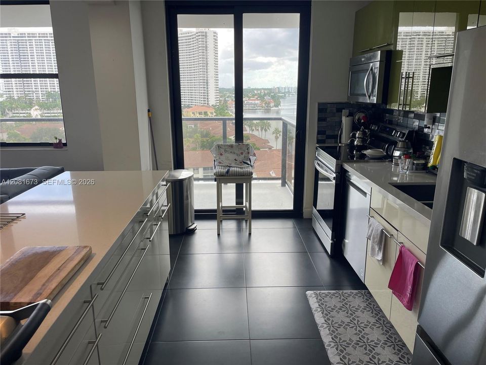 В аренду: $3,600 (3 спален, 2 ванн, 1610 Квадратных фут)