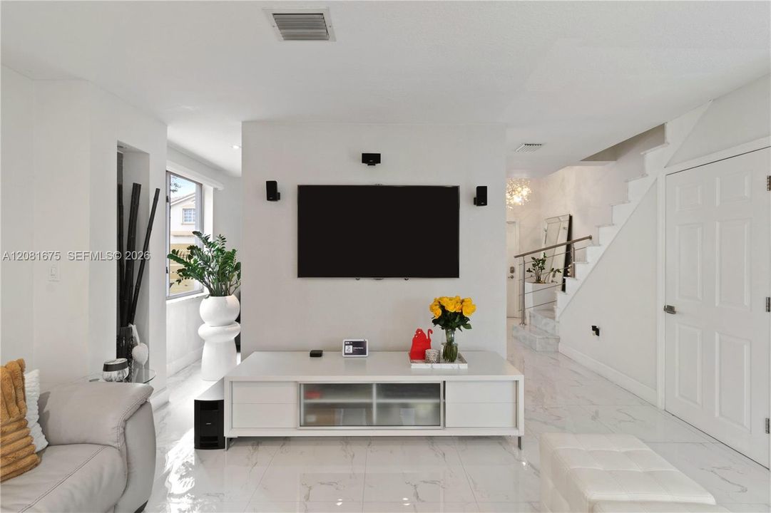 En Venta: $849,000 (3 camas, 2 baños, 1886 Pies cuadrados)