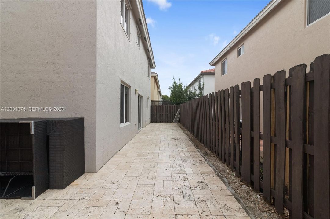 En Venta: $849,000 (3 camas, 2 baños, 1886 Pies cuadrados)