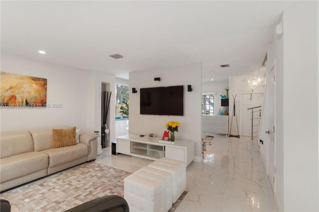 En Venta: $849,000 (3 camas, 2 baños, 1886 Pies cuadrados)