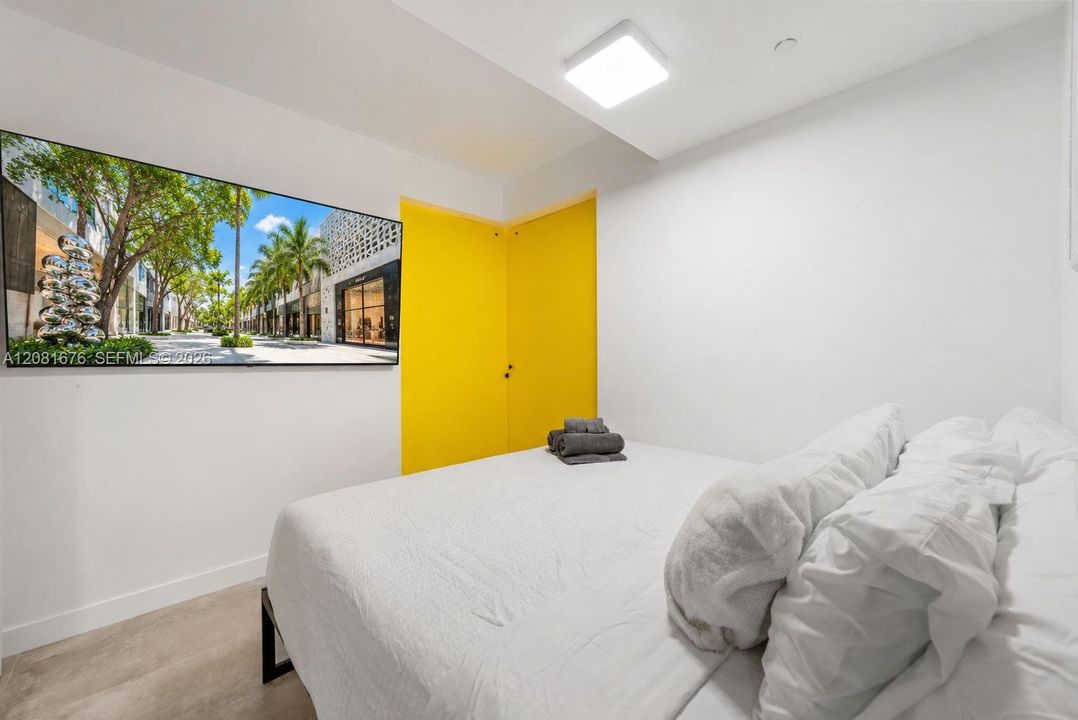 For Sale: $479,000 (1 beds, 1 baths, 610 Square Feet)