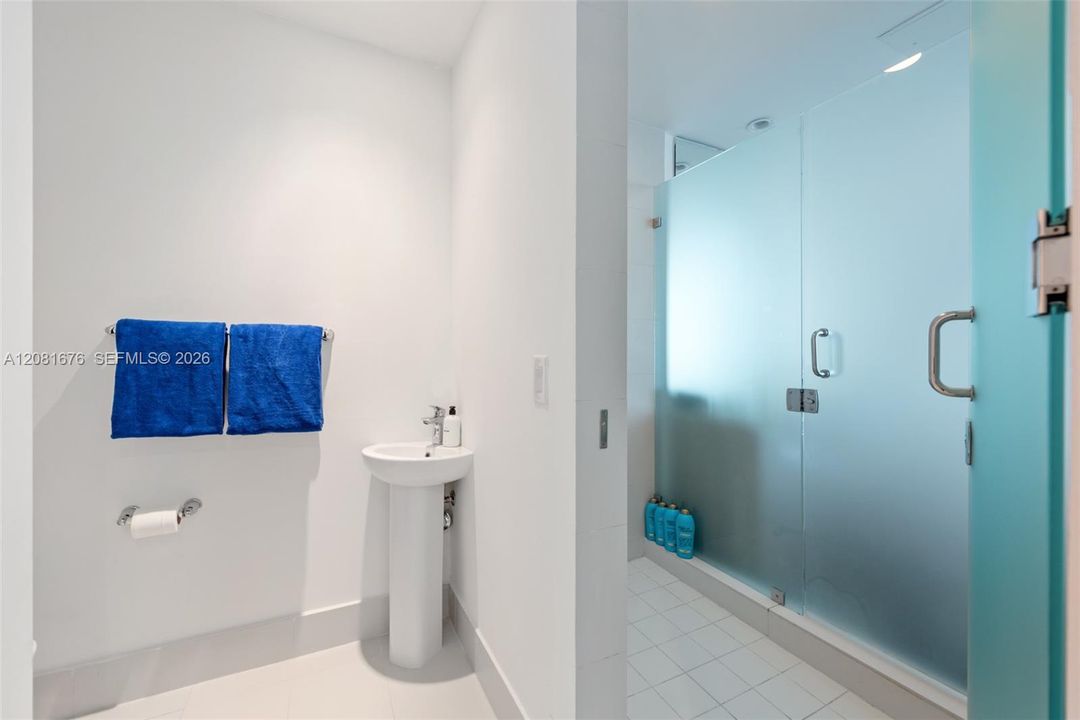 For Sale: $479,000 (1 beds, 1 baths, 610 Square Feet)