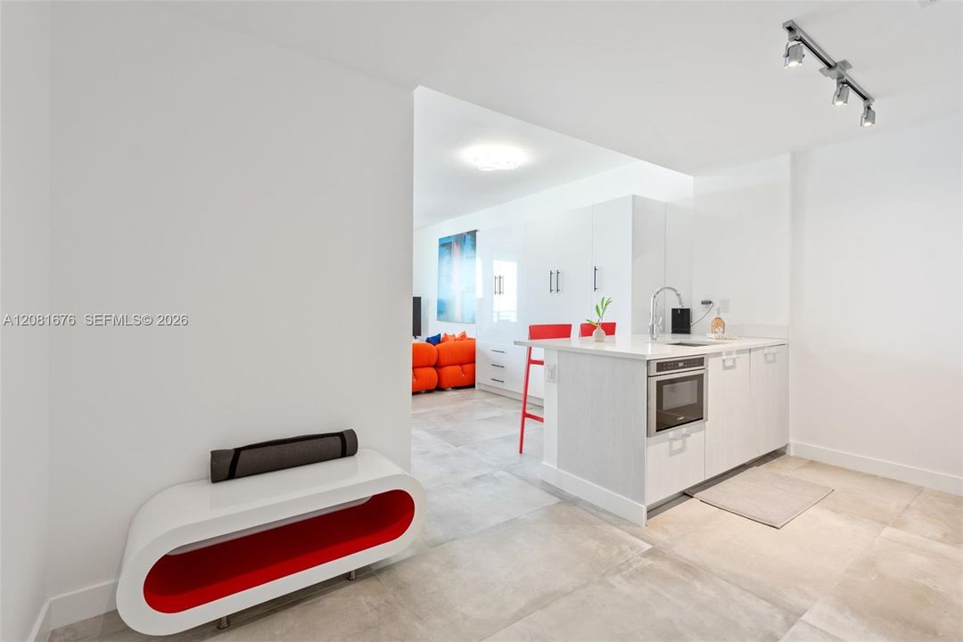For Sale: $479,000 (1 beds, 1 baths, 610 Square Feet)