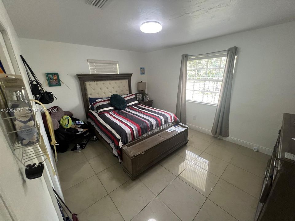 На продажу: $425,000 (3 спален, 1 ванн, 1014 Квадратных фут)