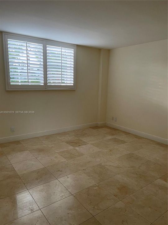 For Sale: $495,000 (1 beds, 1 baths, 910 Square Feet)