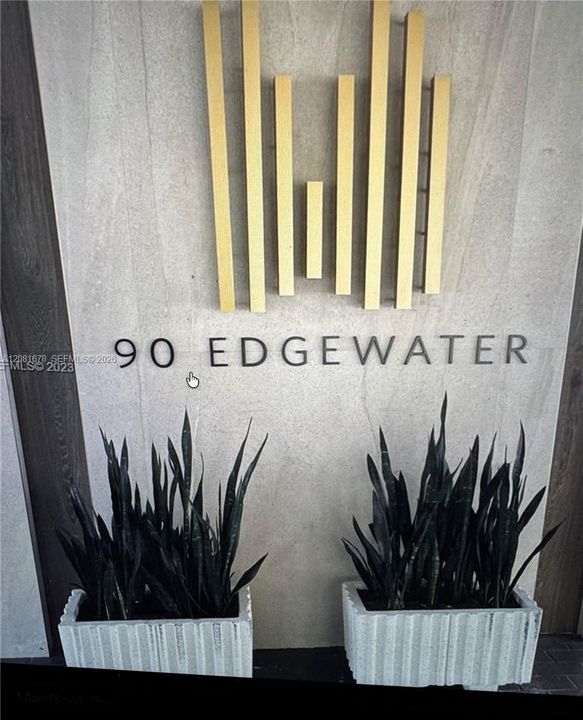 For Sale: $495,000 (1 beds, 1 baths, 910 Square Feet)