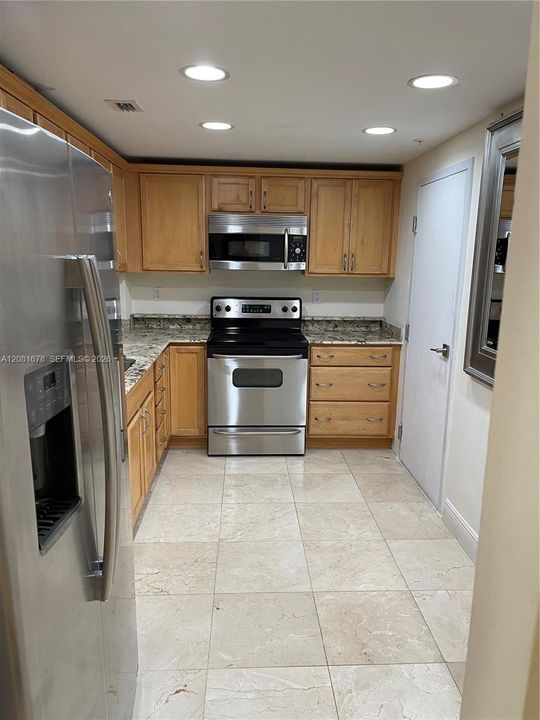For Sale: $495,000 (1 beds, 1 baths, 910 Square Feet)