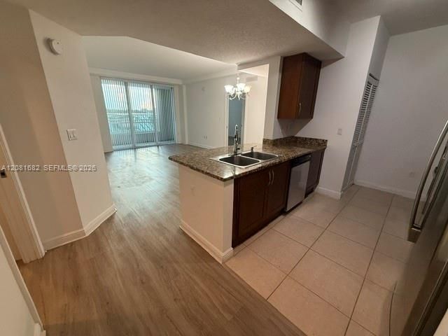 В аренду: $2,900 (2 спален, 2 ванн, 1160 Квадратных фут)