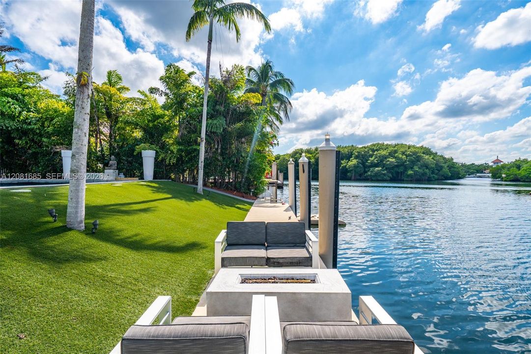 For Sale: $11,399,000 (0.32 acres)