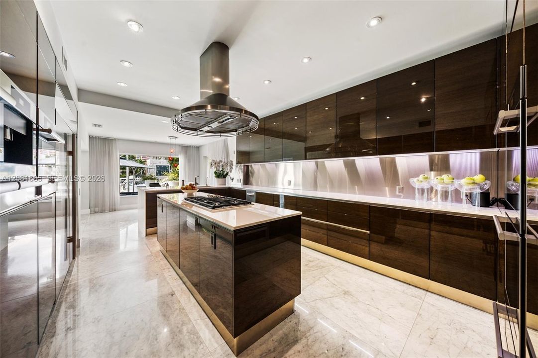 For Sale: $11,399,000 (0.32 acres)