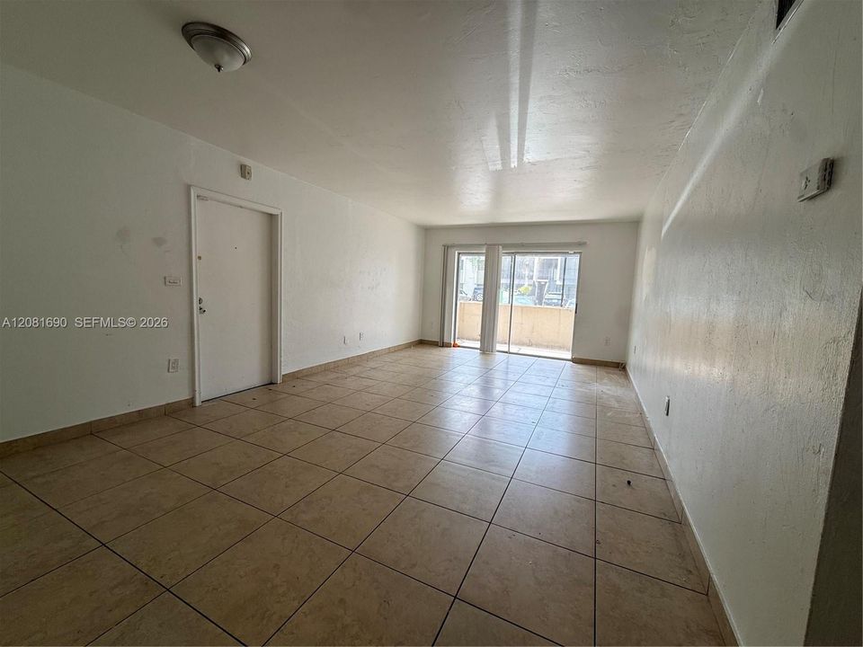For Rent: $2,100 (1 beds, 1 baths, 854 Square Feet)