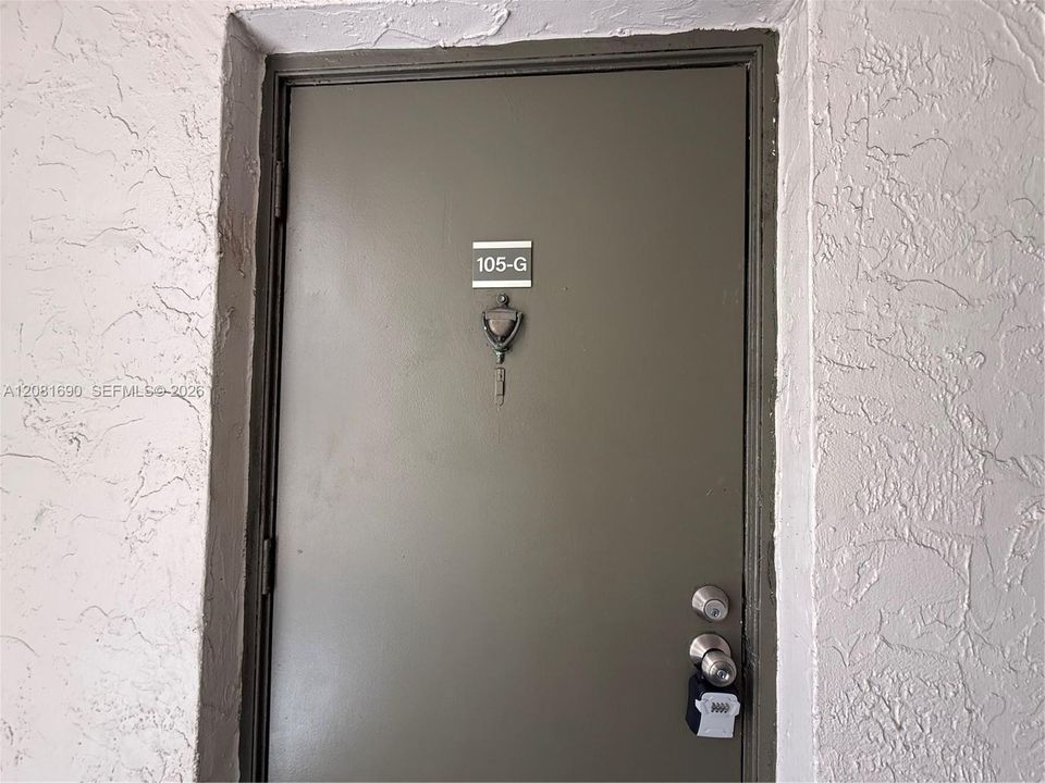 For Rent: $2,100 (1 beds, 1 baths, 854 Square Feet)