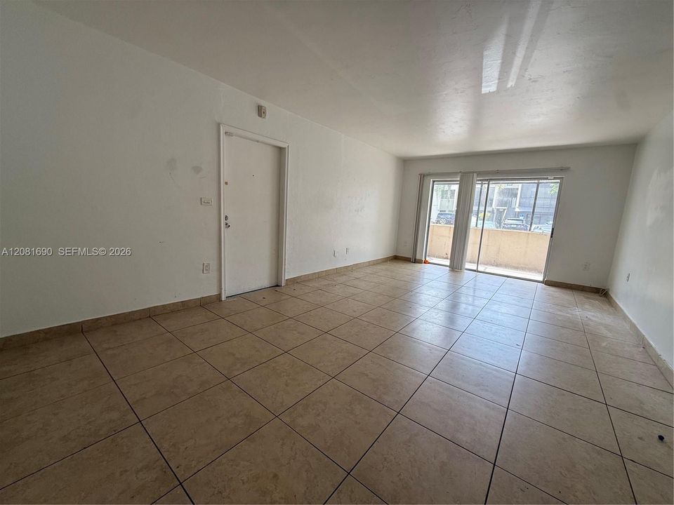 For Rent: $2,100 (1 beds, 1 baths, 854 Square Feet)