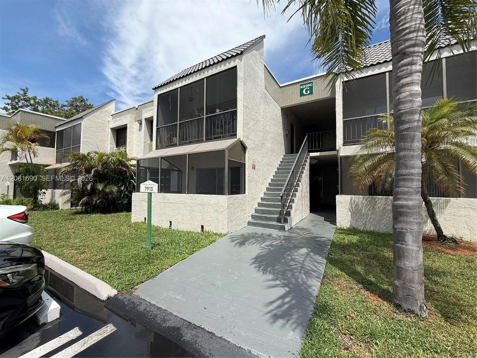 For Rent: $2,100 (1 beds, 1 baths, 854 Square Feet)