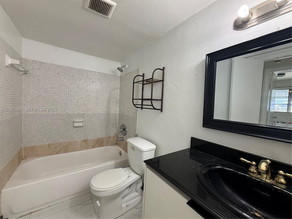 For Rent: $2,100 (1 beds, 1 baths, 854 Square Feet)