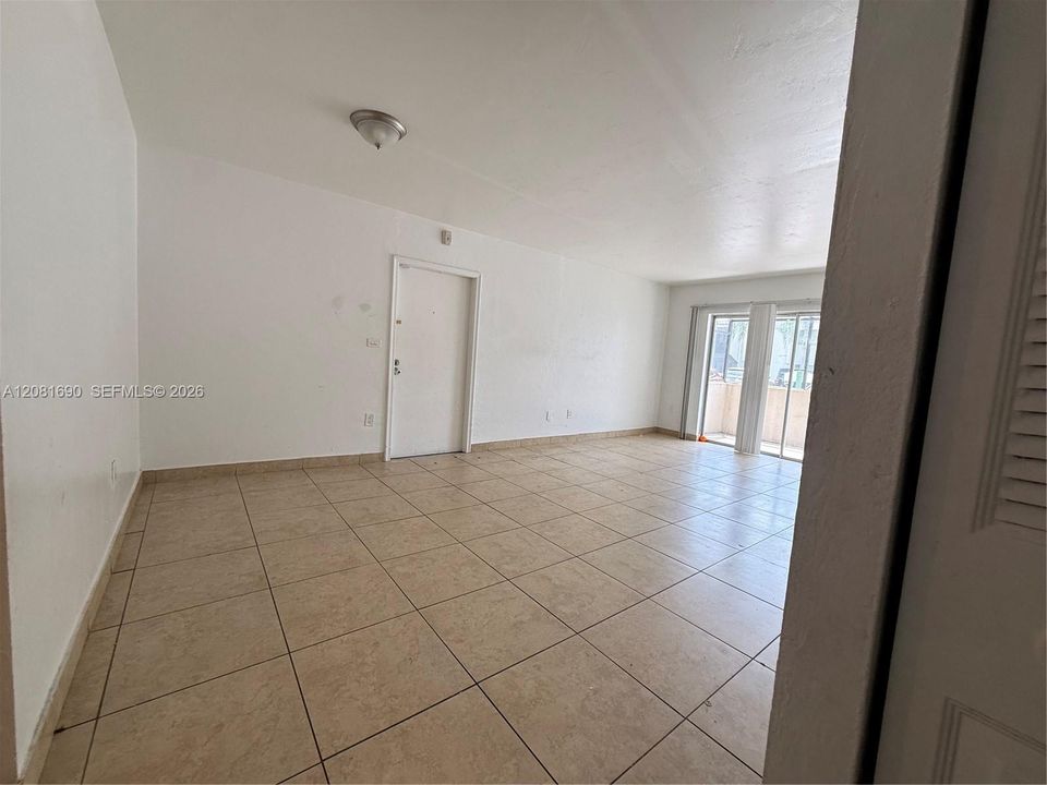 For Rent: $2,100 (1 beds, 1 baths, 854 Square Feet)