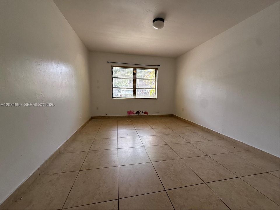 For Rent: $2,100 (1 beds, 1 baths, 854 Square Feet)