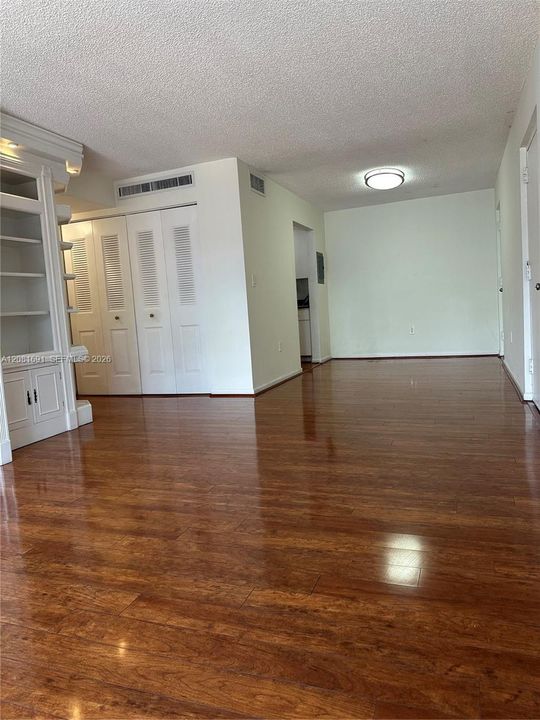 En Renta: $2,200 (2 camas, 2 baños, 955 Pies cuadrados)