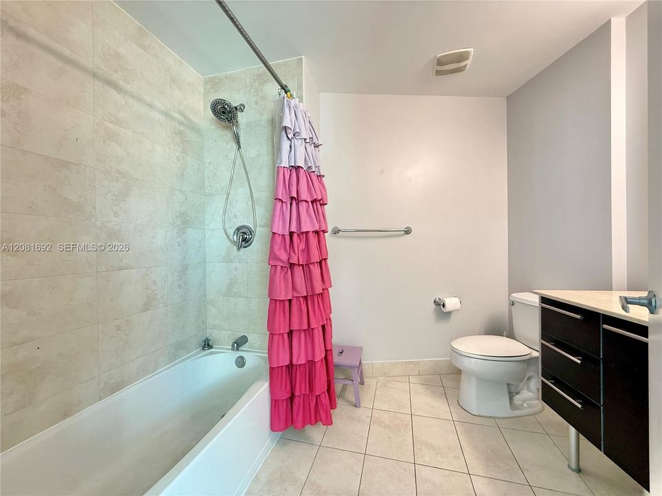For Sale: $550,000 (2 beds, 2 baths, 1162 Square Feet)