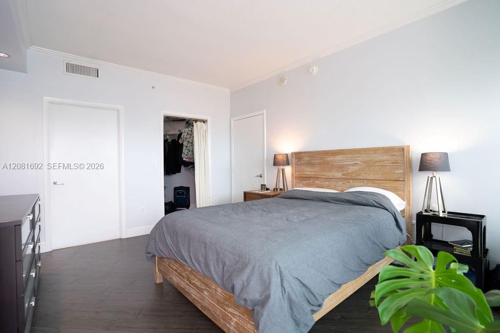 For Sale: $550,000 (2 beds, 2 baths, 1162 Square Feet)
