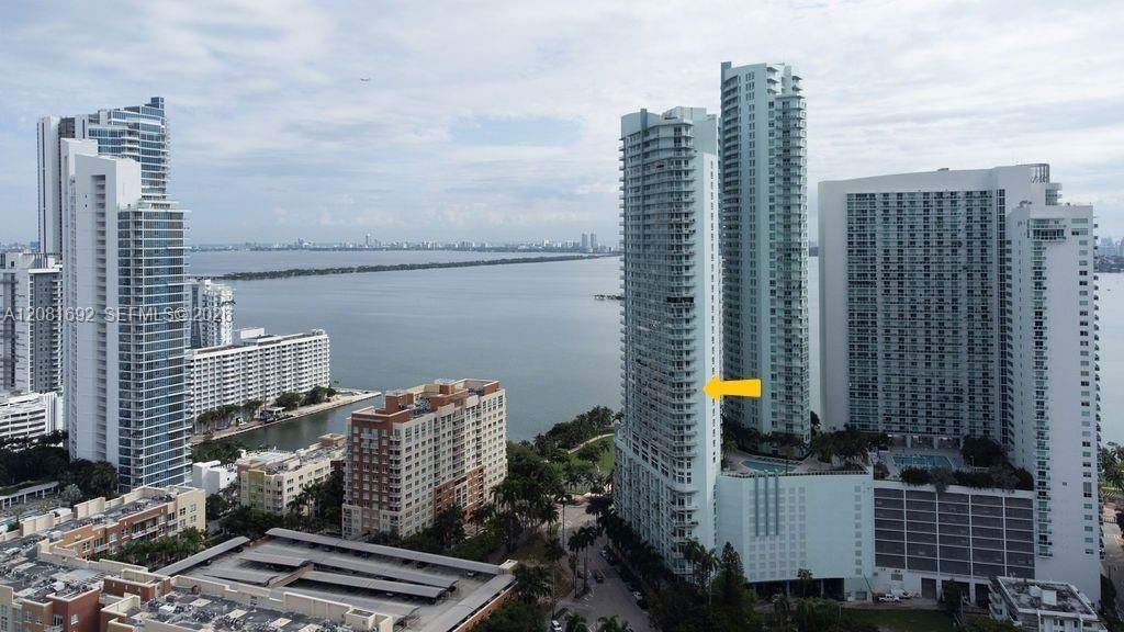 For Sale: $550,000 (2 beds, 2 baths, 1162 Square Feet)