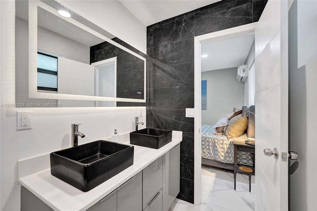 В аренду: $3,500 (2 спален, 2 ванн, 734 Квадратных фут)