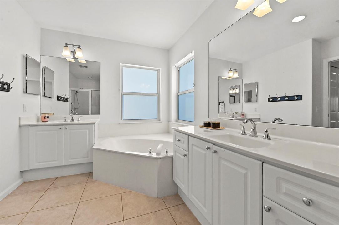 36 Bathroom 02