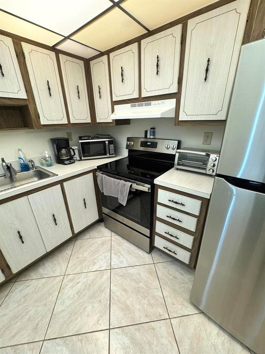 south-florida-condo-kitchen-appliances