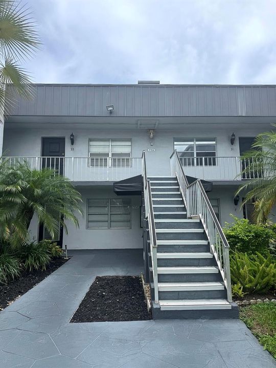 south-florida-condo-entry-stairs