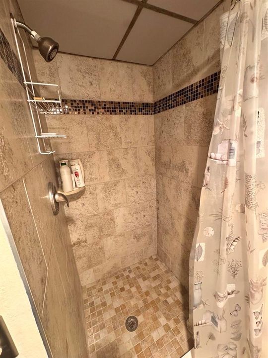 south-florida-condo-tiled-shower