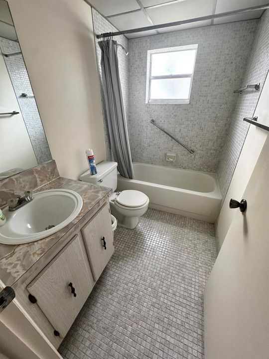 south-florida-condo-full-bathroom