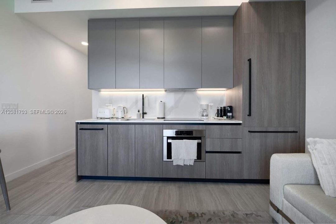 For Rent: $5,000 (1 beds, 1 baths, 435 Square Feet)