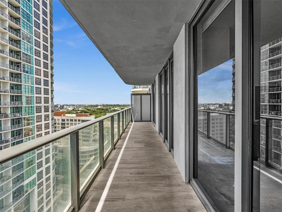 В аренду: $4,950 (2 спален, 2 ванн, 1045 Квадратных фут)