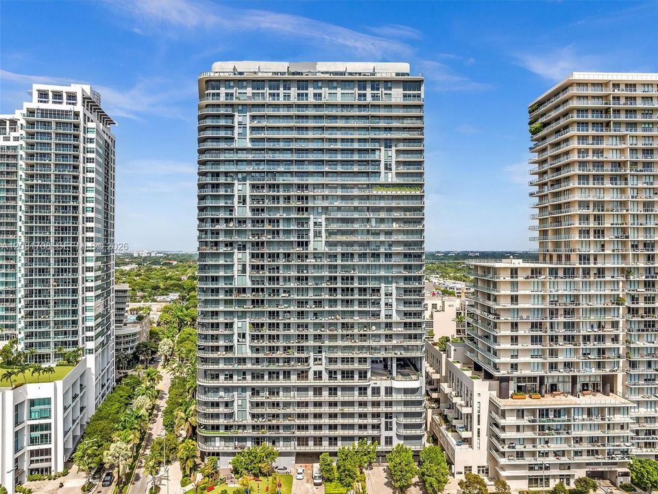 В аренду: $4,950 (2 спален, 2 ванн, 1045 Квадратных фут)