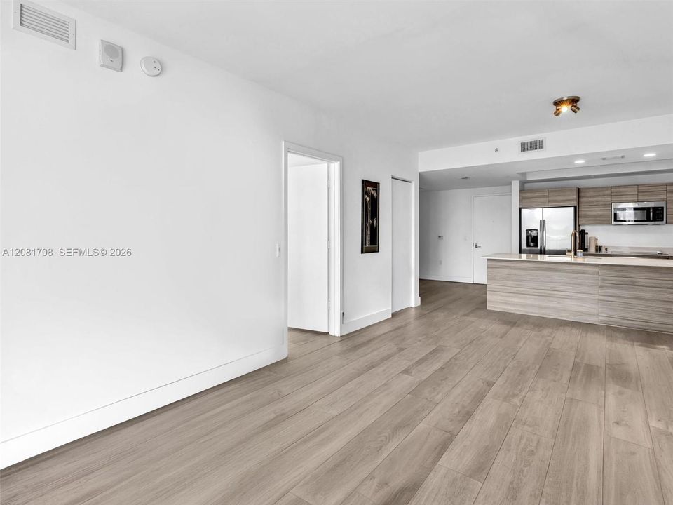 В аренду: $4,950 (2 спален, 2 ванн, 1045 Квадратных фут)