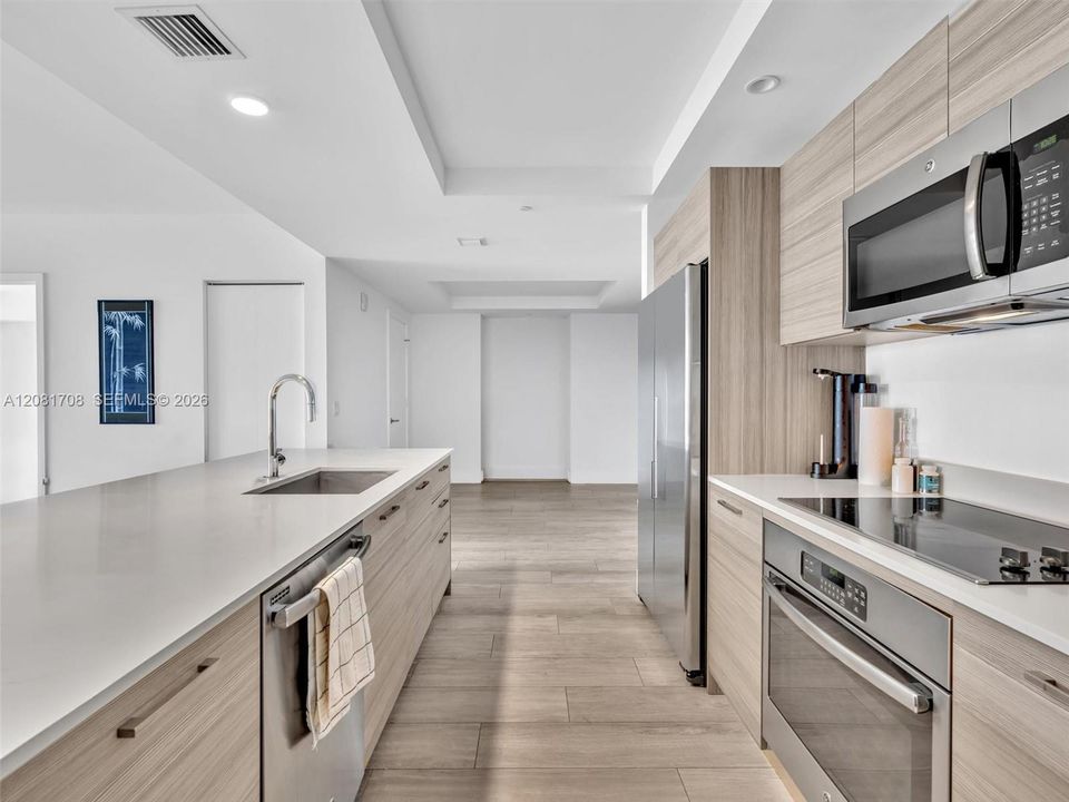 В аренду: $4,950 (2 спален, 2 ванн, 1045 Квадратных фут)