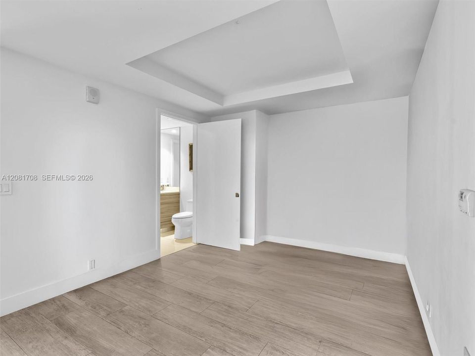 В аренду: $4,950 (2 спален, 2 ванн, 1045 Квадратных фут)