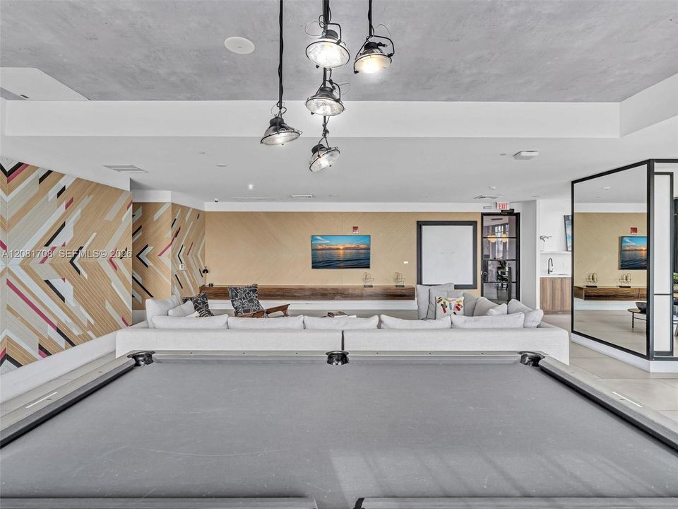 В аренду: $4,950 (2 спален, 2 ванн, 1045 Квадратных фут)