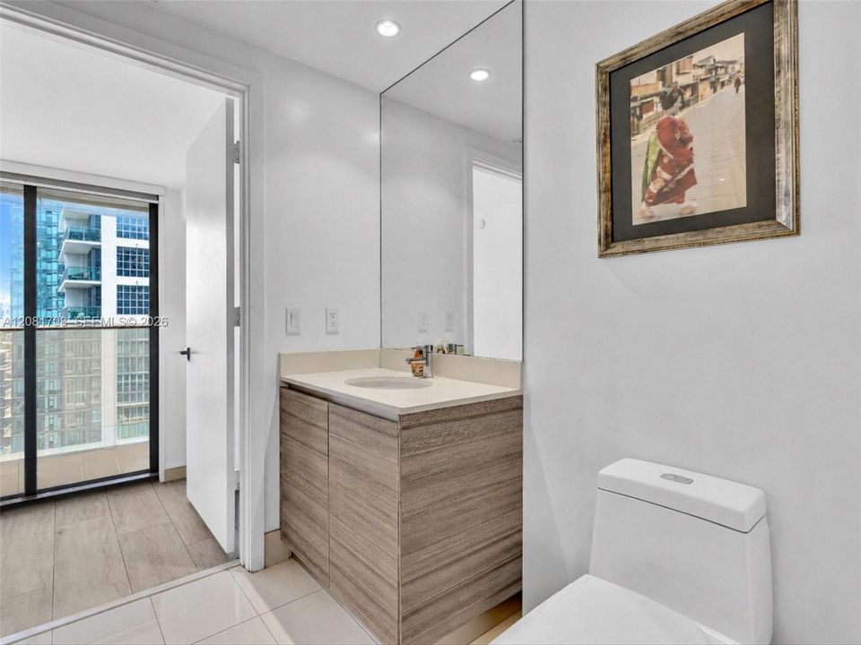 В аренду: $4,950 (2 спален, 2 ванн, 1045 Квадратных фут)