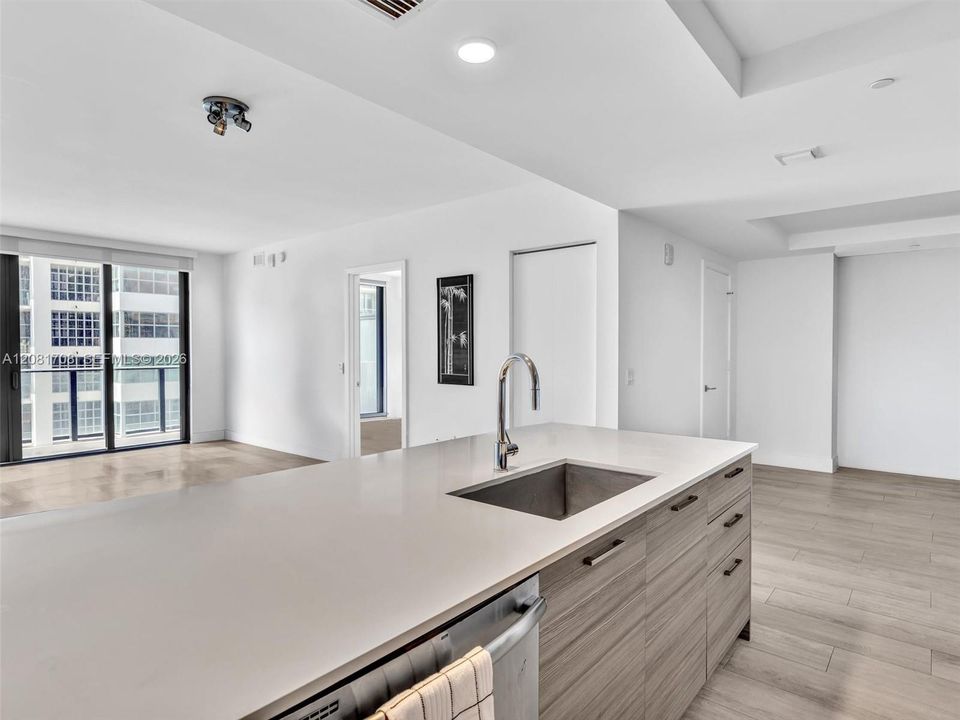 В аренду: $4,950 (2 спален, 2 ванн, 1045 Квадратных фут)