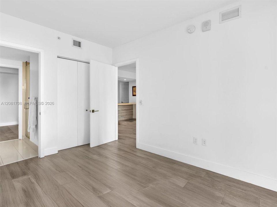 В аренду: $4,950 (2 спален, 2 ванн, 1045 Квадратных фут)