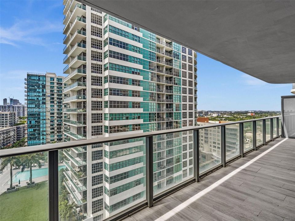 В аренду: $4,950 (2 спален, 2 ванн, 1045 Квадратных фут)